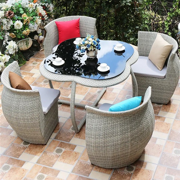 Set of 5 wicker garden chairs and tables; Sale