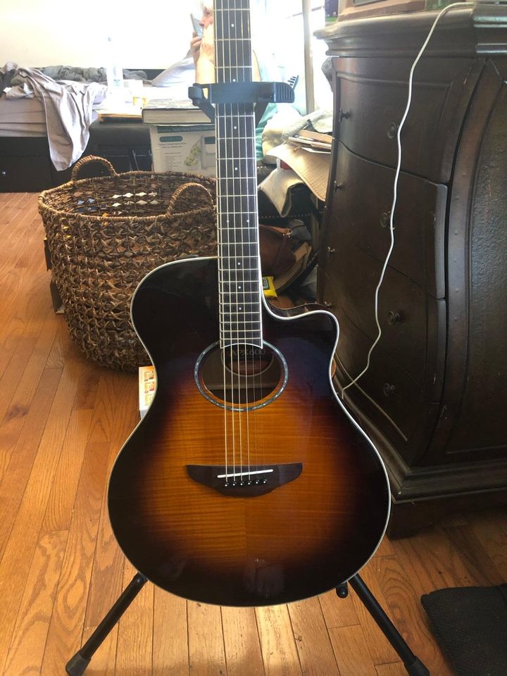 APX600 VW Thin Body Acoustic-Electric Guitar, Vintage White