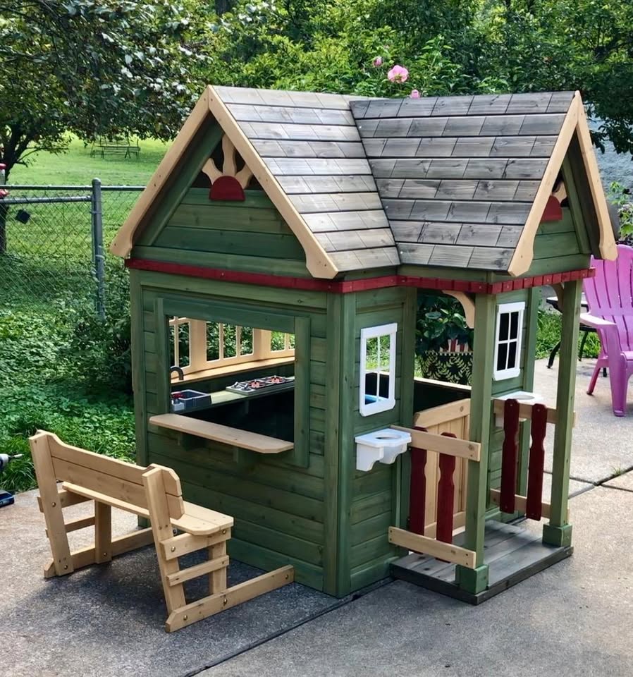 Victorian Inn - Outdoor cedar playhouse