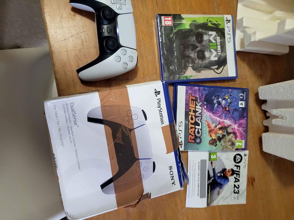 Playstation 5 disc edition plus games